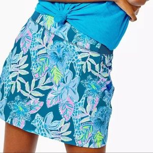 NWT size M Macaw Blue pattern, Lilly Pulitzer Run Around skort